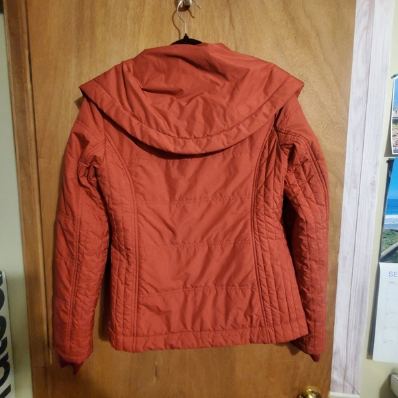 TITLE NINE JACKET. QUILTED PUFFER SMALL. FLORAL LINING. RED CLAY ZIP - Picture 6 of 12